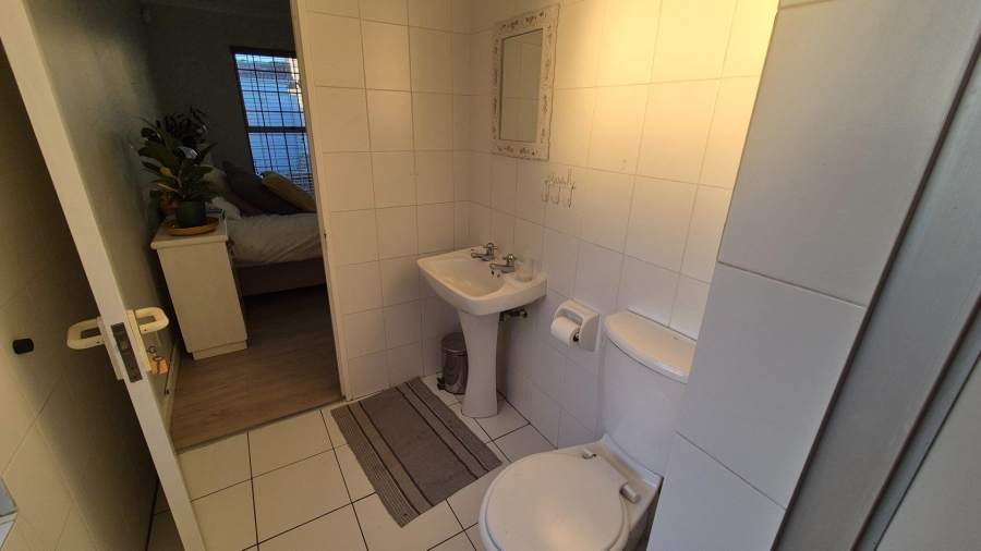 To Let 3 Bedroom Property for Rent in Loevenstein Western Cape